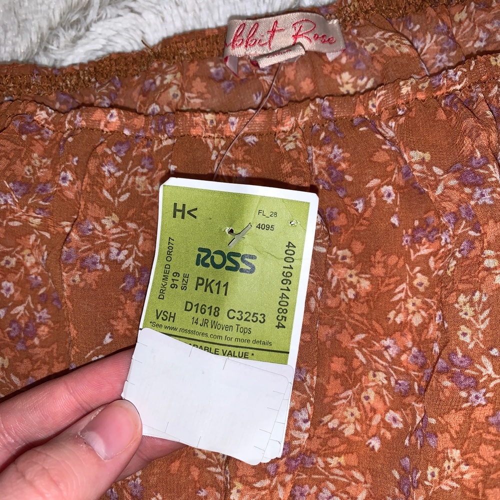 NWT - Rabbit Rose Crop Top - Picture 4 of 7